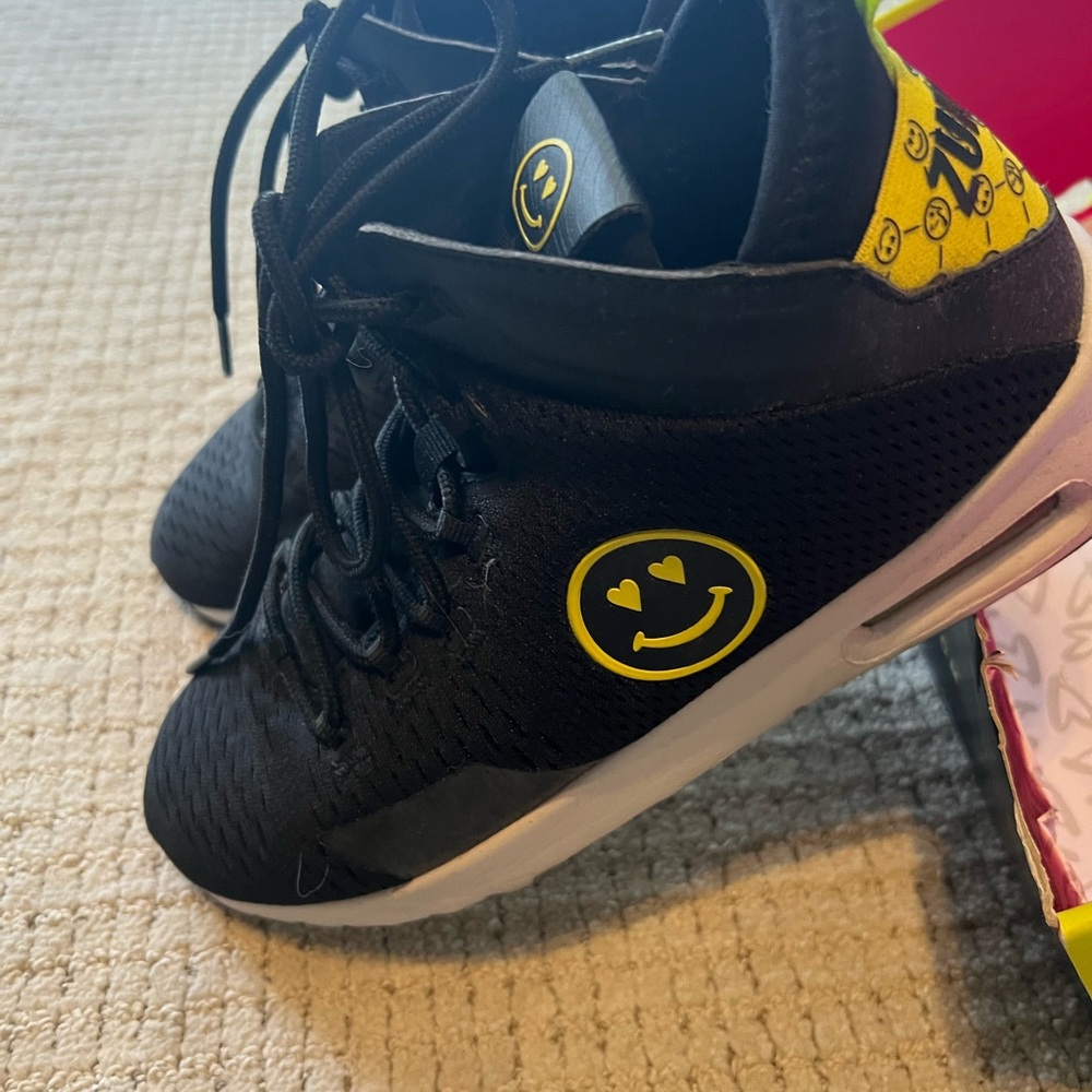 Zumba Air Funk Athletic Shoes Women’s Size 8 Black/Yellow - Picture 3 of 12